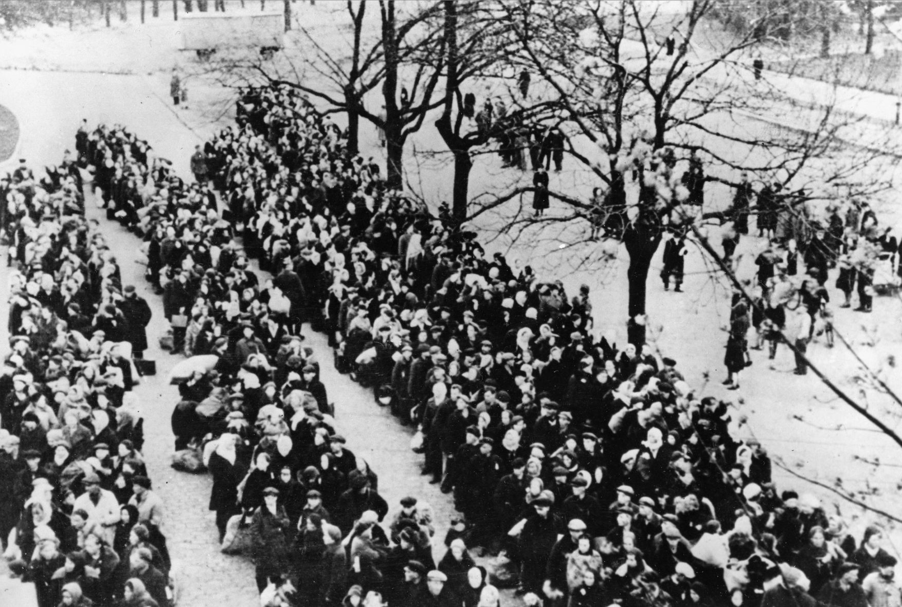 1942: Civilian prisoners